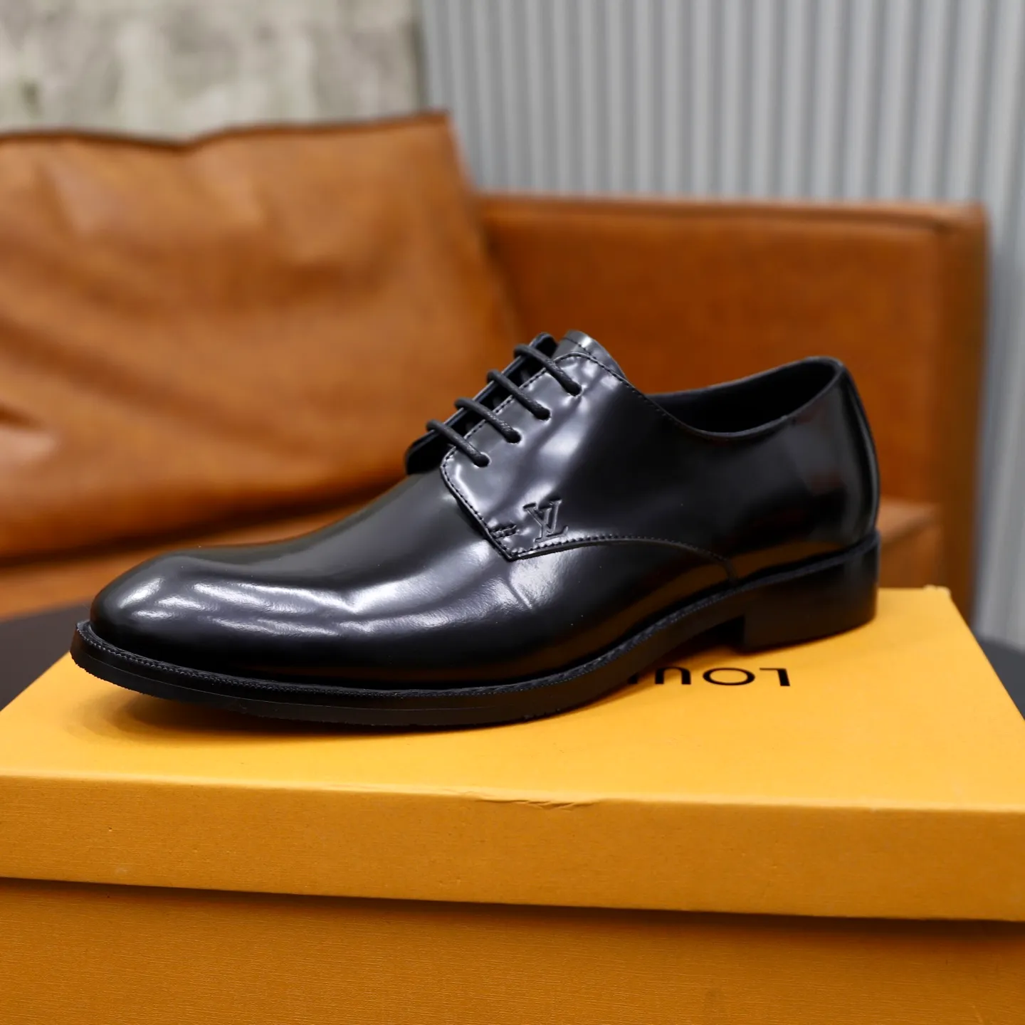 Ex-factory price: 500💰🙅‍♂️🙅‍♂️🙅‍♂️ Brand: LV Louis Vuitton Standard code: Men's size 38-44 (45 can be customized) Grade: Same style as the official website Original order quality Material: Original cowhide surface Comfortable cowhide lining Original outsole Style category: Men's fashionable casual leather shoes Distinguished big-name luxury elements Top luxury Color: actual picture color